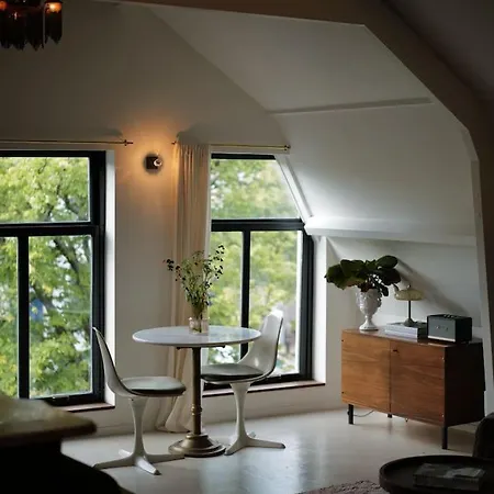 Boutique In Apartment *